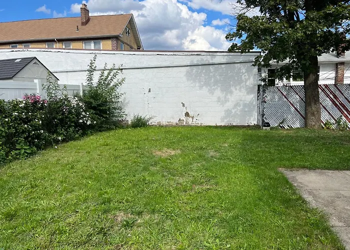 Lovely Three Bedroom Apartment Near Jersey City And Newyork